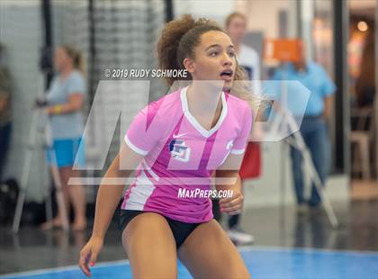 Thumbnail 2 in Rio Mesa vs. La Jolla Country Day photogallery.