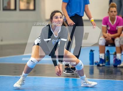 Thumbnail 2 in Rio Mesa vs. La Jolla Country Day photogallery.