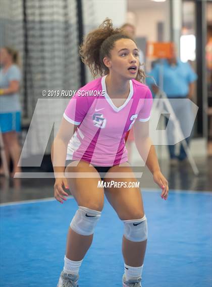 Thumbnail 1 in Rio Mesa vs. La Jolla Country Day photogallery.