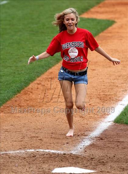 Thumbnail 1 in Owensboro vs Lawrence Co. (Ky State Quarterfinals) photogallery.