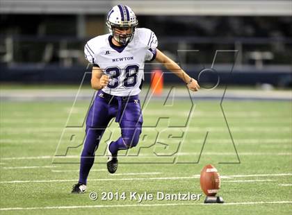 Thumbnail 3 in Waskom vs. Newton (UIL 3A Division 2 Final) photogallery.