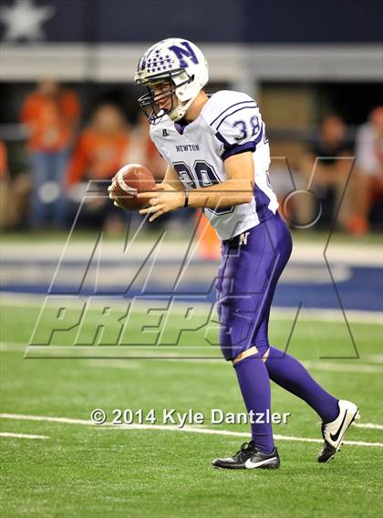 Thumbnail 2 in Waskom vs. Newton (UIL 3A Division 2 Final) photogallery.