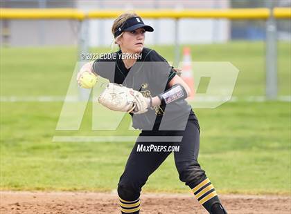 Thumbnail 2 in Brea Olinda vs. Anaheim photogallery.
