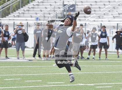 Thumbnail 3 in St. John Bosco vs. Carlsbad  (Brave 8 Invitational) photogallery.
