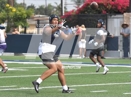 Thumbnail 3 in St. John Bosco vs. Carlsbad  (Brave 8 Invitational) photogallery.