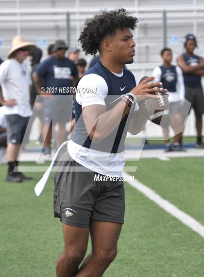 Thumbnail 3 in St. John Bosco vs. Carlsbad  (Brave 8 Invitational) photogallery.