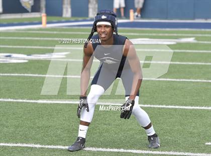 Thumbnail 3 in St. John Bosco vs. Carlsbad  (Brave 8 Invitational) photogallery.