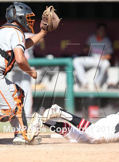 Thumbnail 3 in Huntington Park vs. Van Nuys (CIF L.A. City D2 Semifinal) photogallery.