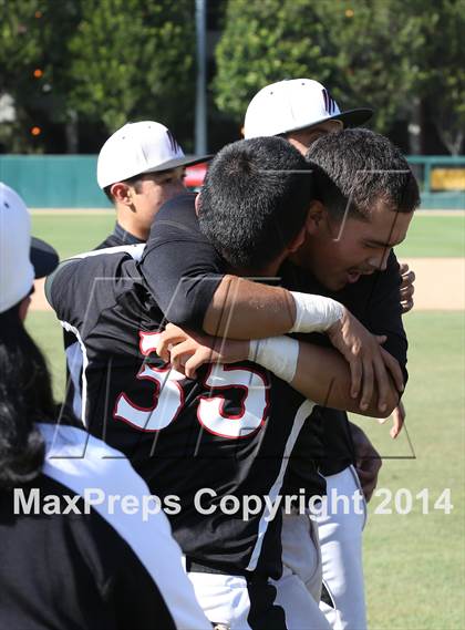 Thumbnail 2 in Huntington Park vs. Van Nuys (CIF L.A. City D2 Semifinal) photogallery.