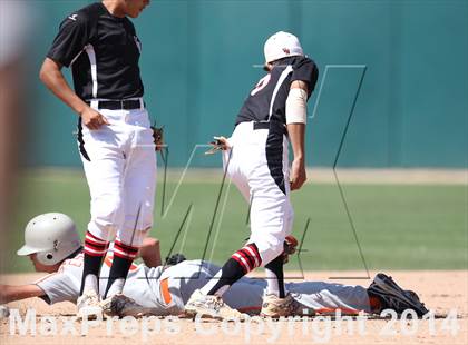 Thumbnail 1 in Huntington Park vs. Van Nuys (CIF L.A. City D2 Semifinal) photogallery.