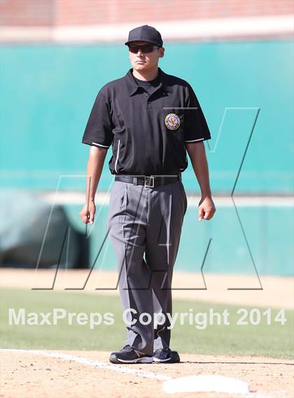 Thumbnail 2 in Huntington Park vs. Van Nuys (CIF L.A. City D2 Semifinal) photogallery.