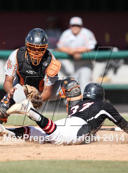 Thumbnail 1 in Huntington Park vs. Van Nuys (CIF L.A. City D2 Semifinal) photogallery.
