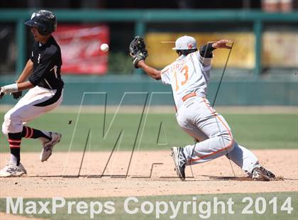 Thumbnail 1 in Huntington Park vs. Van Nuys (CIF L.A. City D2 Semifinal) photogallery.