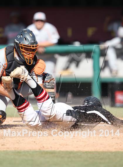 Thumbnail 2 in Huntington Park vs. Van Nuys (CIF L.A. City D2 Semifinal) photogallery.