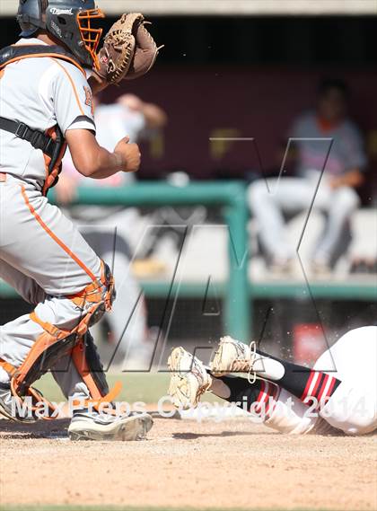 Thumbnail 1 in Huntington Park vs. Van Nuys (CIF L.A. City D2 Semifinal) photogallery.