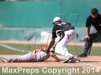 Thumbnail 2 in Huntington Park vs. Van Nuys (CIF L.A. City D2 Semifinal) photogallery.