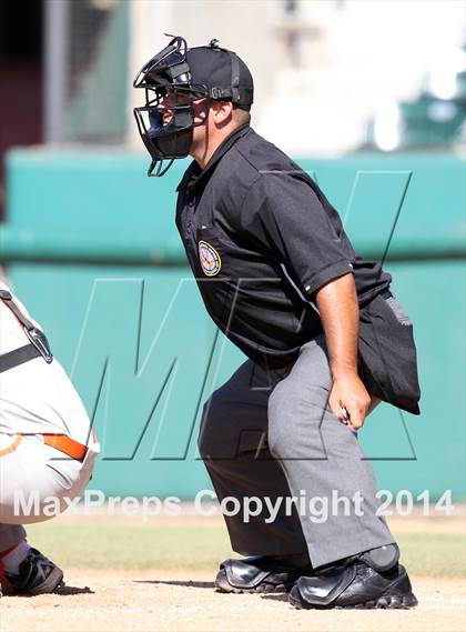 Thumbnail 1 in Huntington Park vs. Van Nuys (CIF L.A. City D2 Semifinal) photogallery.
