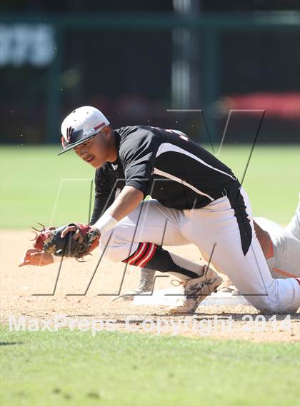 Thumbnail 3 in Huntington Park vs. Van Nuys (CIF L.A. City D2 Semifinal) photogallery.