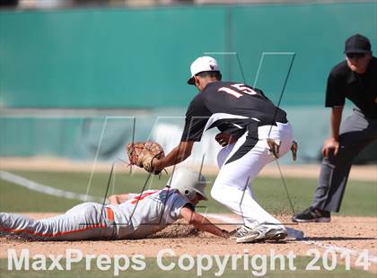 Thumbnail 1 in Huntington Park vs. Van Nuys (CIF L.A. City D2 Semifinal) photogallery.