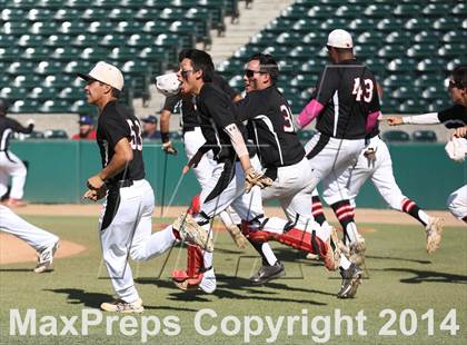 Thumbnail 1 in Huntington Park vs. Van Nuys (CIF L.A. City D2 Semifinal) photogallery.