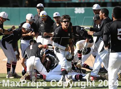 Thumbnail 2 in Huntington Park vs. Van Nuys (CIF L.A. City D2 Semifinal) photogallery.