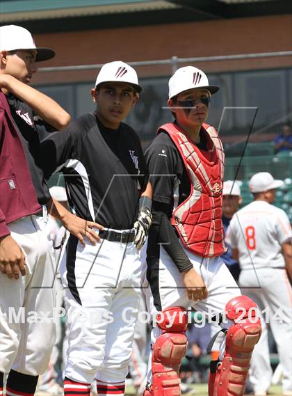 Thumbnail 2 in Huntington Park vs. Van Nuys (CIF L.A. City D2 Semifinal) photogallery.