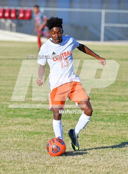 Thumbnail 2 in San Angelo Central vs Lee [Robert E.] photogallery.