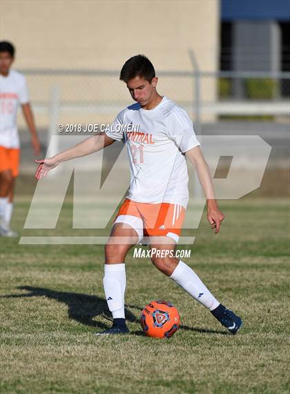Thumbnail 2 in San Angelo Central vs Lee [Robert E.] photogallery.