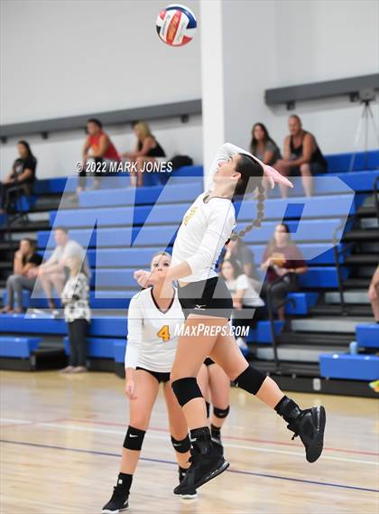 Thumbnail 3 in Mountain Ridge vs. Enumclaw (Nike TOC Southwest) photogallery.