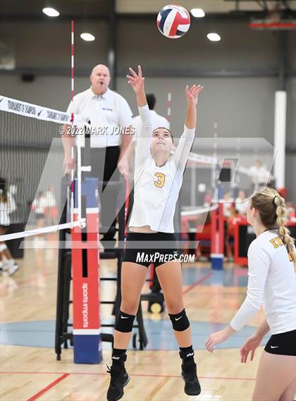Thumbnail 2 in Mountain Ridge vs. Enumclaw (Nike TOC Southwest) photogallery.