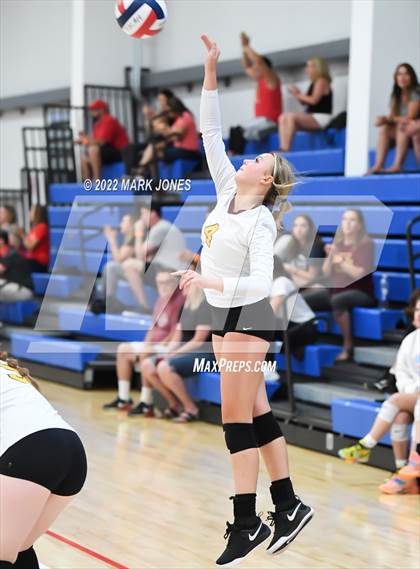 Thumbnail 3 in Mountain Ridge vs. Enumclaw (Nike TOC Southwest) photogallery.