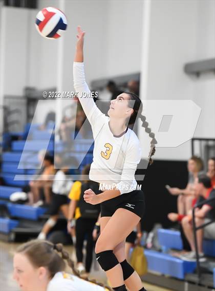 Thumbnail 2 in Mountain Ridge vs. Enumclaw (Nike TOC Southwest) photogallery.