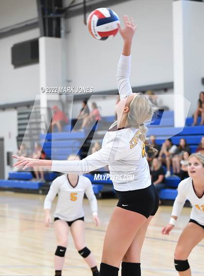 Thumbnail 3 in Mountain Ridge vs. Enumclaw (Nike TOC Southwest) photogallery.