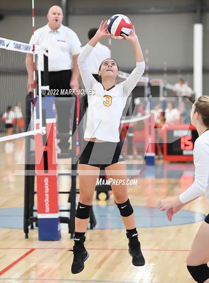 Thumbnail 1 in Mountain Ridge vs. Enumclaw (Nike TOC Southwest) photogallery.
