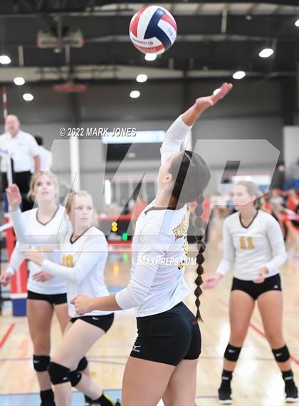 Thumbnail 2 in Mountain Ridge vs. Enumclaw (Nike TOC Southwest) photogallery.
