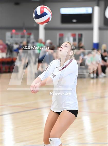 Thumbnail 2 in Mountain Ridge vs. Enumclaw (Nike TOC Southwest) photogallery.