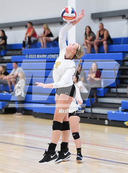 Thumbnail 2 in Mountain Ridge vs. Enumclaw (Nike TOC Southwest) photogallery.