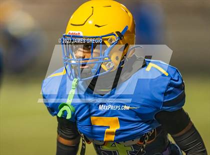 Thumbnail 3 in Beaver Falls vs. Westinghouse (PIAA 2A Semifinal) photogallery.