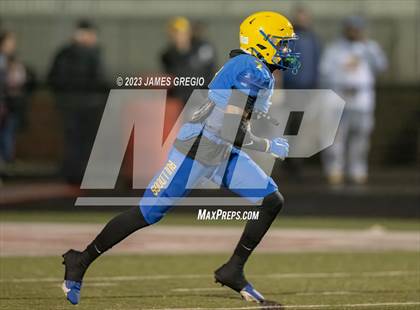 Thumbnail 3 in Beaver Falls vs. Westinghouse (PIAA 2A Semifinal) photogallery.