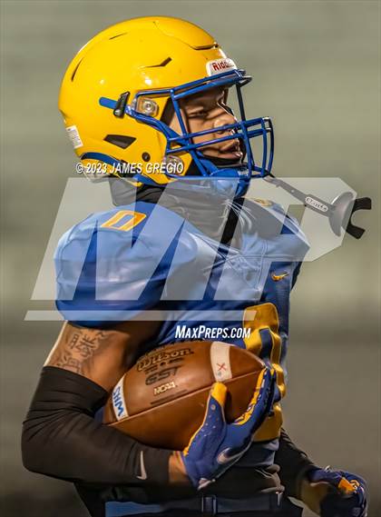 Thumbnail 3 in Beaver Falls vs. Westinghouse (PIAA 2A Semifinal) photogallery.