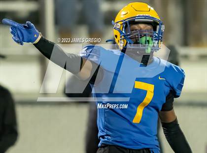 Thumbnail 1 in Beaver Falls vs. Westinghouse (PIAA 2A Semifinal) photogallery.