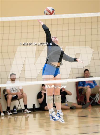 Thumbnail 2 in Thunderbird vs. Higley (Epic Tourneys Volleyball Invite) photogallery.