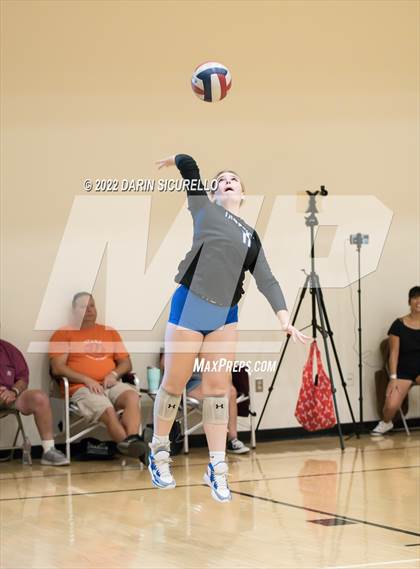 Thumbnail 3 in Thunderbird vs. Higley (Epic Tourneys Volleyball Invite) photogallery.