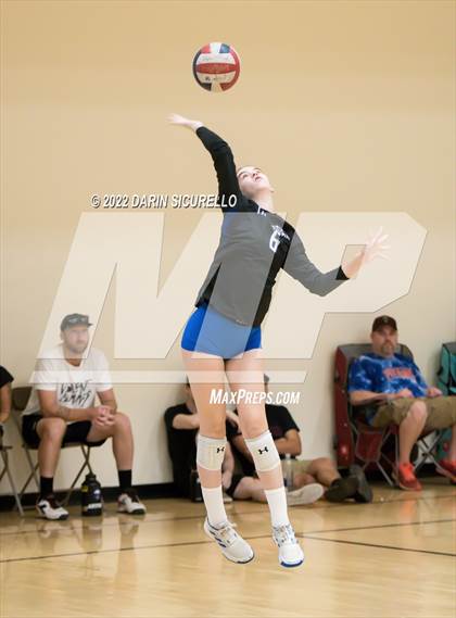 Thumbnail 3 in Thunderbird vs. Higley (Epic Tourneys Volleyball Invite) photogallery.