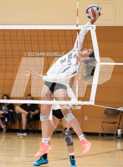 Thumbnail 3 in Thunderbird vs. Higley (Epic Tourneys Volleyball Invite) photogallery.