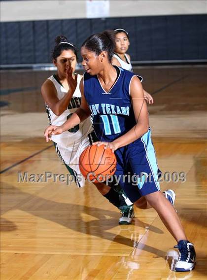 Thumbnail 2 in Rayburn vs Pasadena (McDonalds Texas Invitational) photogallery.