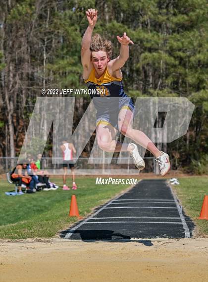 Thumbnail 3 in Apex Lions' Relays photogallery.