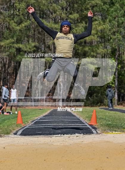 Thumbnail 2 in Apex Lions' Relays photogallery.