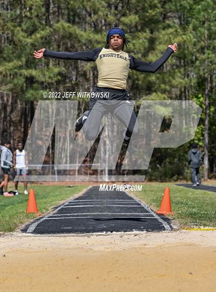 Thumbnail 1 in Apex Lions' Relays photogallery.