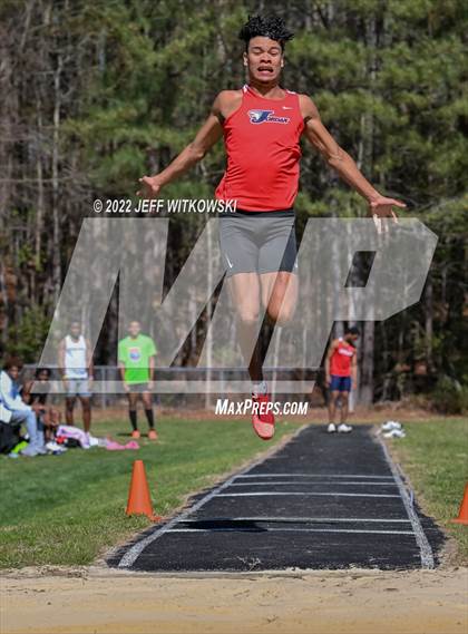 Thumbnail 2 in Apex Lions' Relays photogallery.